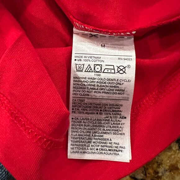 NWT Old Navy Women's Red Loose Stand for Freedom T-Shirt - Picture 5 of 7